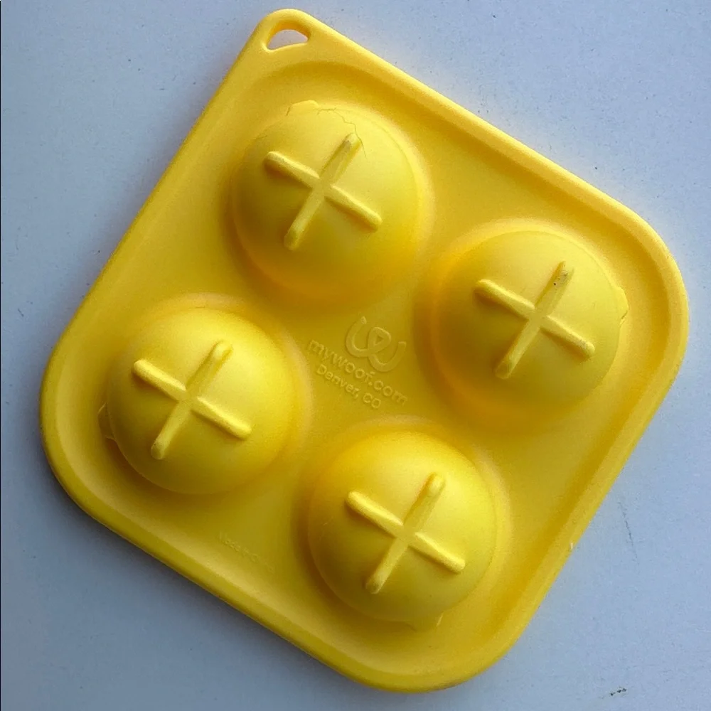 Woof Pupsicle Treat Tray Mold Treat Dispenser Dog Toy, Small